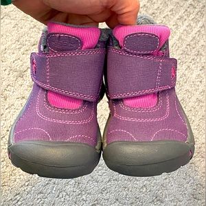 Keen Snow boots. Kids Size 8. Waterproof. Very warm